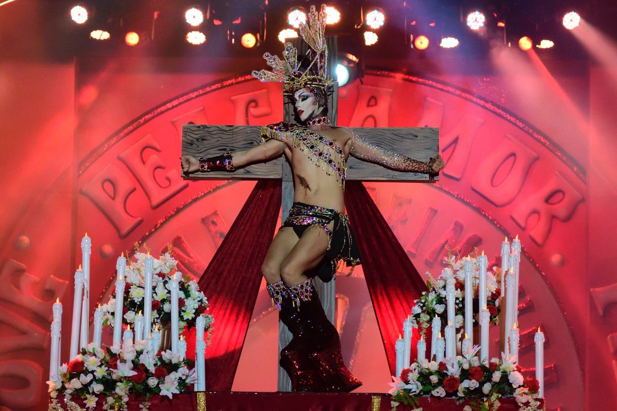 sara_del's tweet photo. Yo cuando me dicen que tengo que ser menos dramática #DragQueenLPGC https://t.co/tJa6Sq66xt