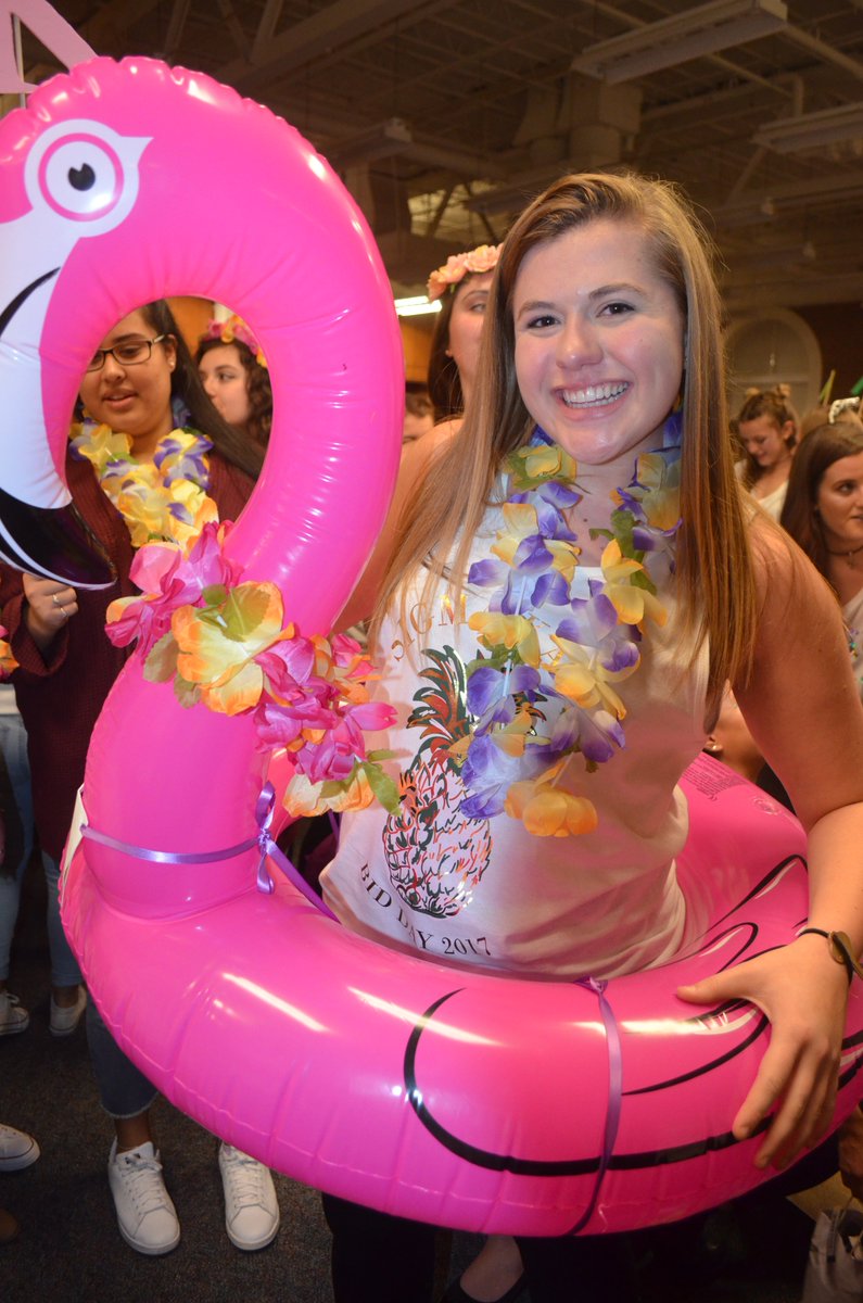 We cannot believe that Bid Day was a week ago! Welcoming all 48 new amazing Sigma Kappas was absolutely incredible! 💜🌴