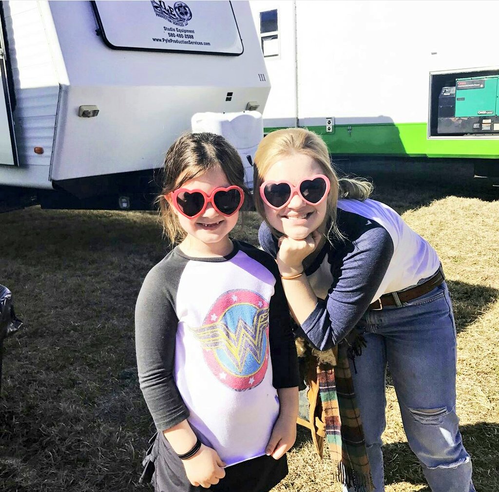 FansSierraArg's tweet photo. NEW BTS pics of "Southern Christmas" with Sierra McCormick #4 https://t.co/ZtlJnHOJjD