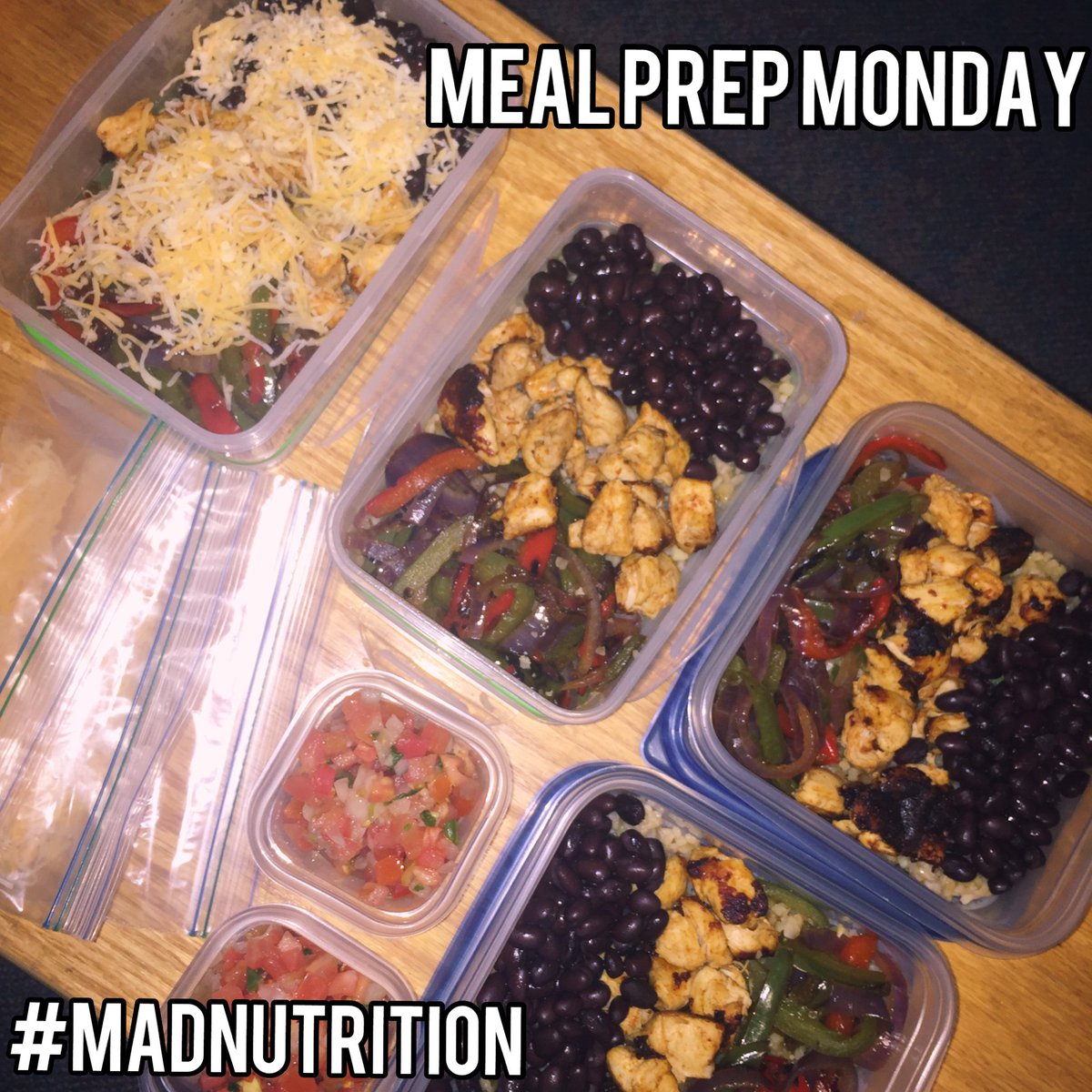 MADTrainingATX's tweet image. Monday meal prep ✔️ Homemade chipotle bowls: brown rice, beans, peppers/onions, fajita chicken, low fat cheese, &amp;amp; pico of course. #MADtips 😊