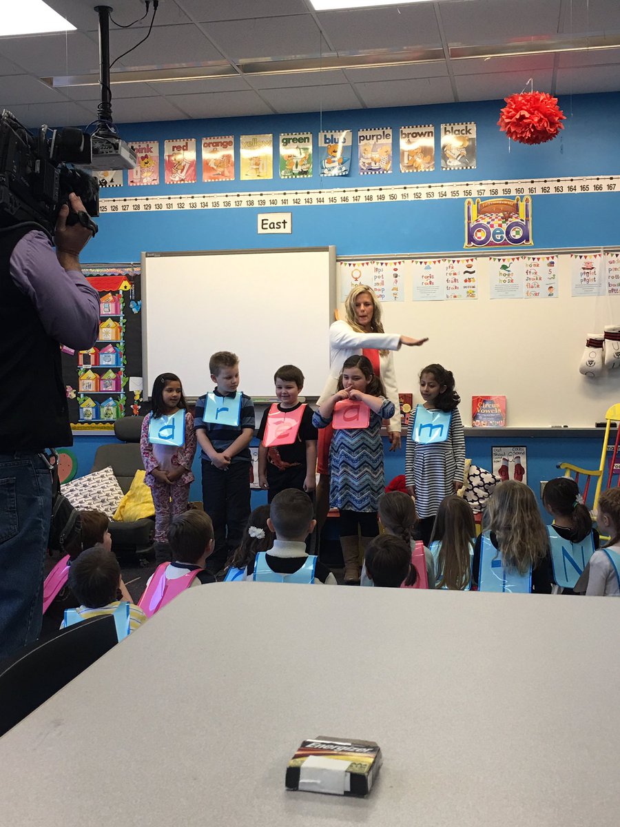 CircusVowelsKit's tweet photo. These kiddos did an amazing job during the #circusvowels lesson today while the news @wxyzdetroit was there filming! https://t.co/GcwcLDDUg6