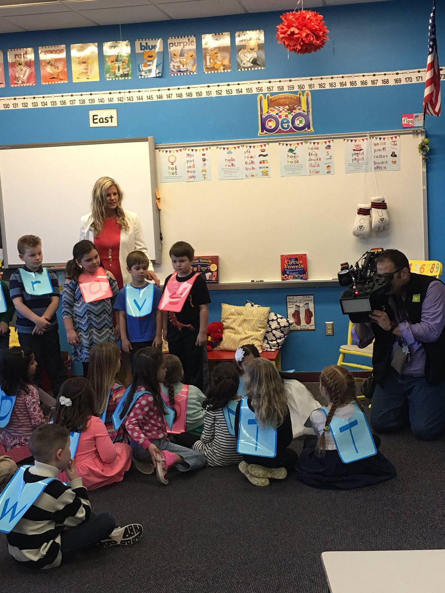 CircusVowelsKit's tweet photo. These kiddos did an amazing job during the #circusvowels lesson today while the news @wxyzdetroit was there filming! https://t.co/GcwcLDDUg6
