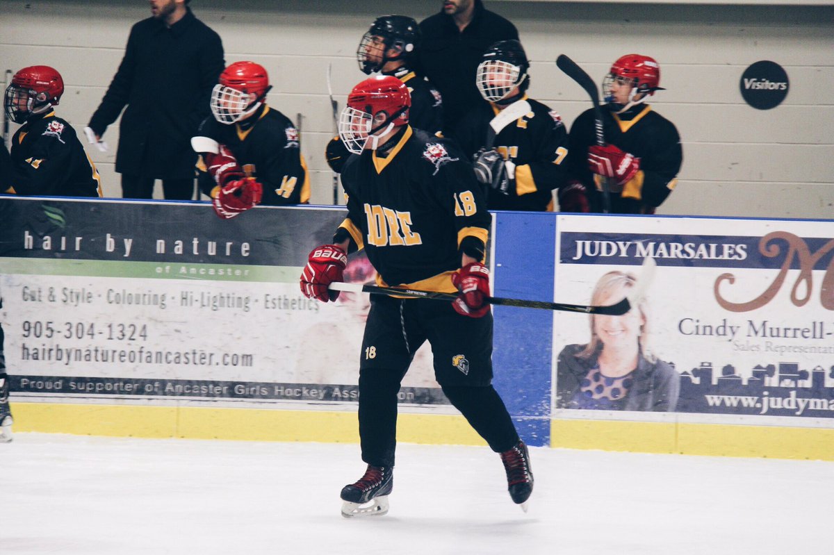 stm_squire's tweet photo. February 27, 2017

Varsity Boys Hockey

Amazing effort from the boys who played great in their semi final today, overall great season boys💛🖤 https://t.co/6Ik3kcOgds