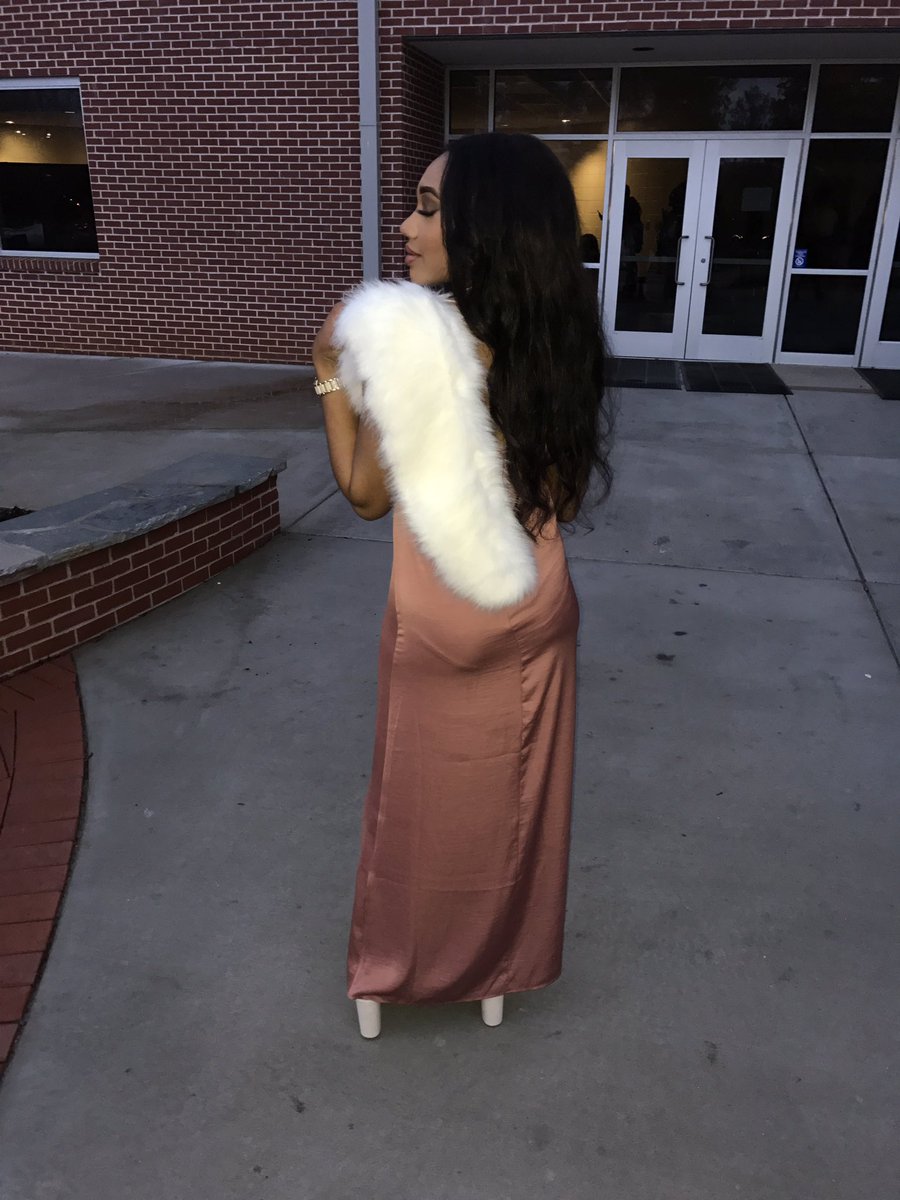emmeisha's tweet photo. Hello. My name is EMMEISHA LANE #wolvesfashionforward #UWG #BellaAwards #slay 💁🏽💕✨ https://t.co/fIgQmP0Fel