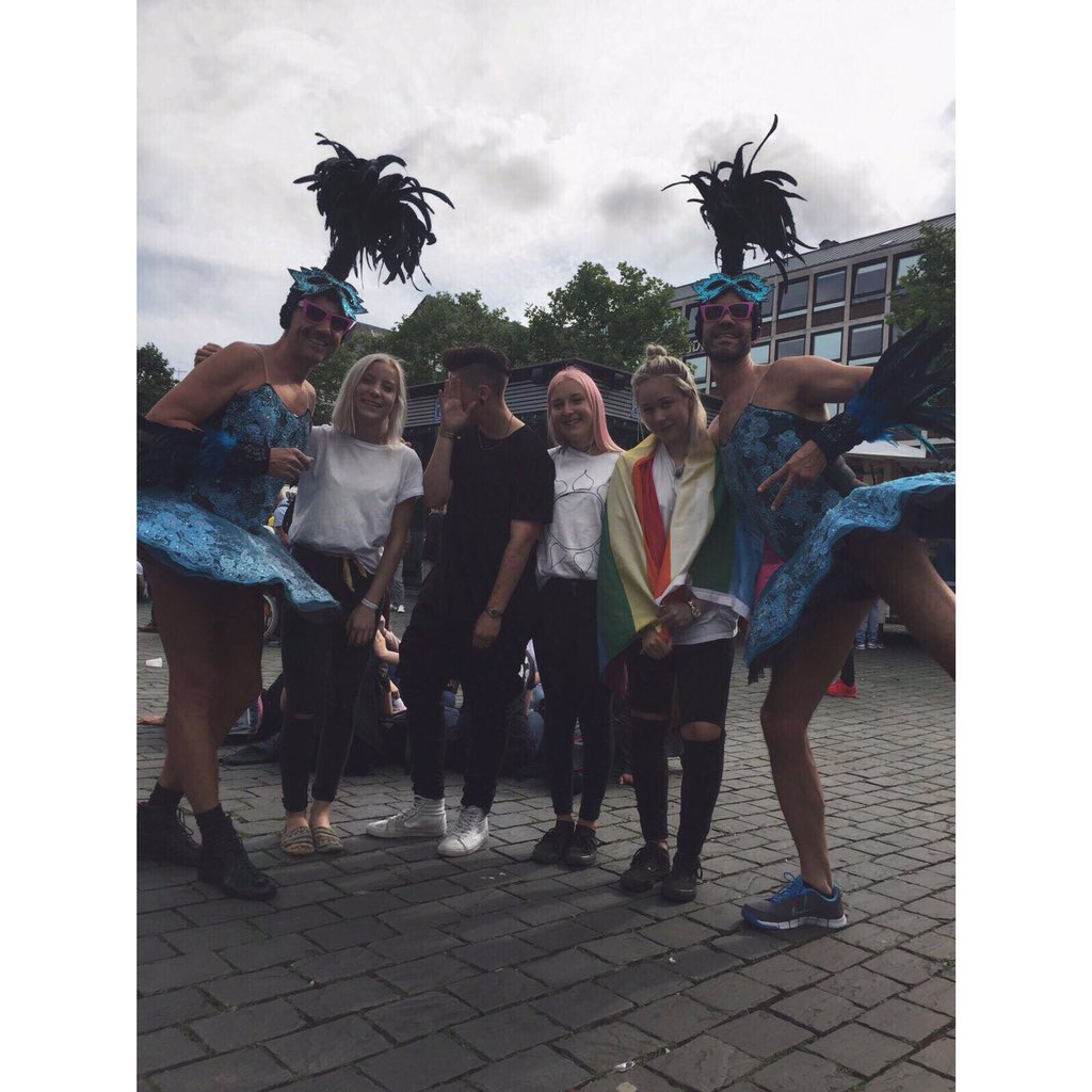 NikaCelina's tweet photo. @FloJAMFM #loveislove #csd2016 🏳️‍🌈 https://t.co/nNwDWxYbAK