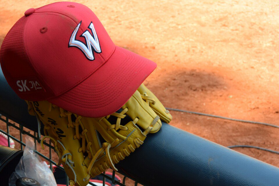 [공감(共感) W] 의욕의 대만 캠프, 뜨거운 질주가 시작됐다
대만에서 훈련중인 선수들의 소식을 전해드립니다!
SK와이번스의 미래를 책임질 선수들에게 따뜻한 응원을 부탁드립니다.
기사전문 - goo.gl/ClFC3I

#SK와이번스