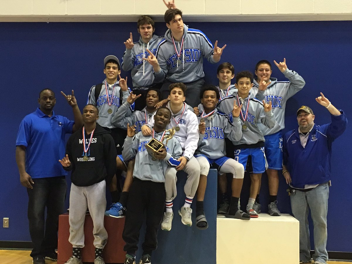 Tichatriz's tweet photo. @DambrinoHISDAD @MrsLopezAP @westsidehigh Just to share #westsidewrestling #Fourstatequalifiers #mostaccomplishedteam #needrecognition TY https://t.co/jJi2QfCbsD