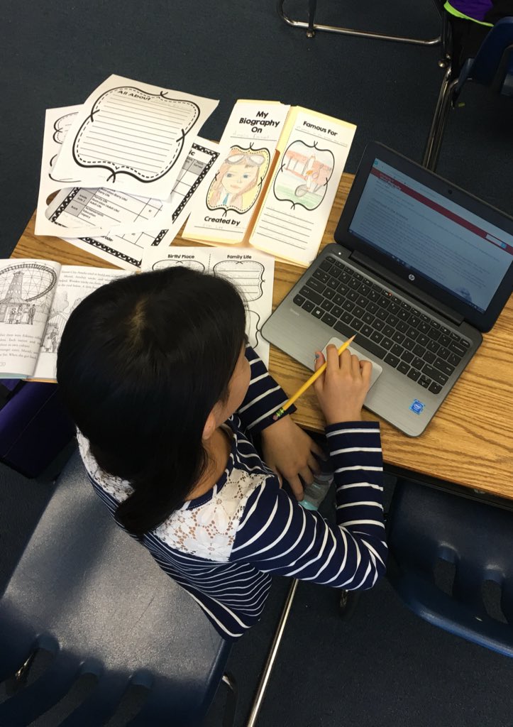 mlumpkin4's tweet photo. I love seeing students using multiple sources to complete their biography projects! #WMR #celebrateauburn https://t.co/Du8L7jIA3K