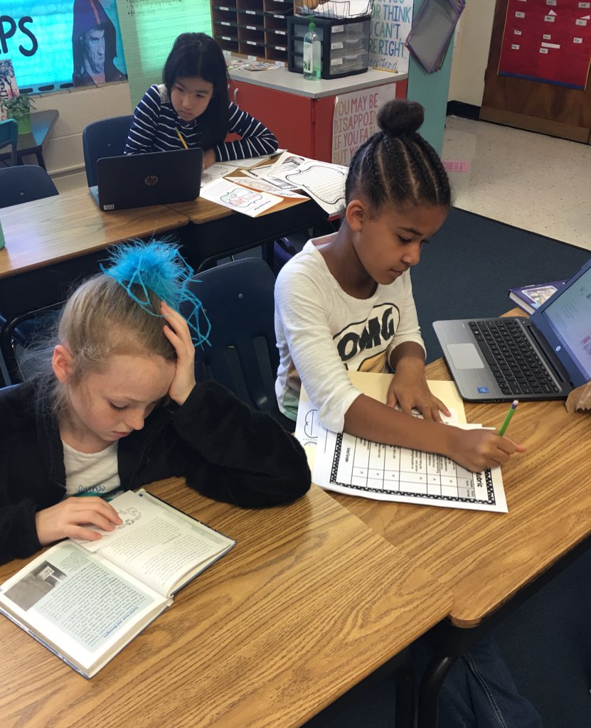 mlumpkin4's tweet photo. I love seeing students using multiple sources to complete their biography projects! #WMR #celebrateauburn https://t.co/Du8L7jIA3K