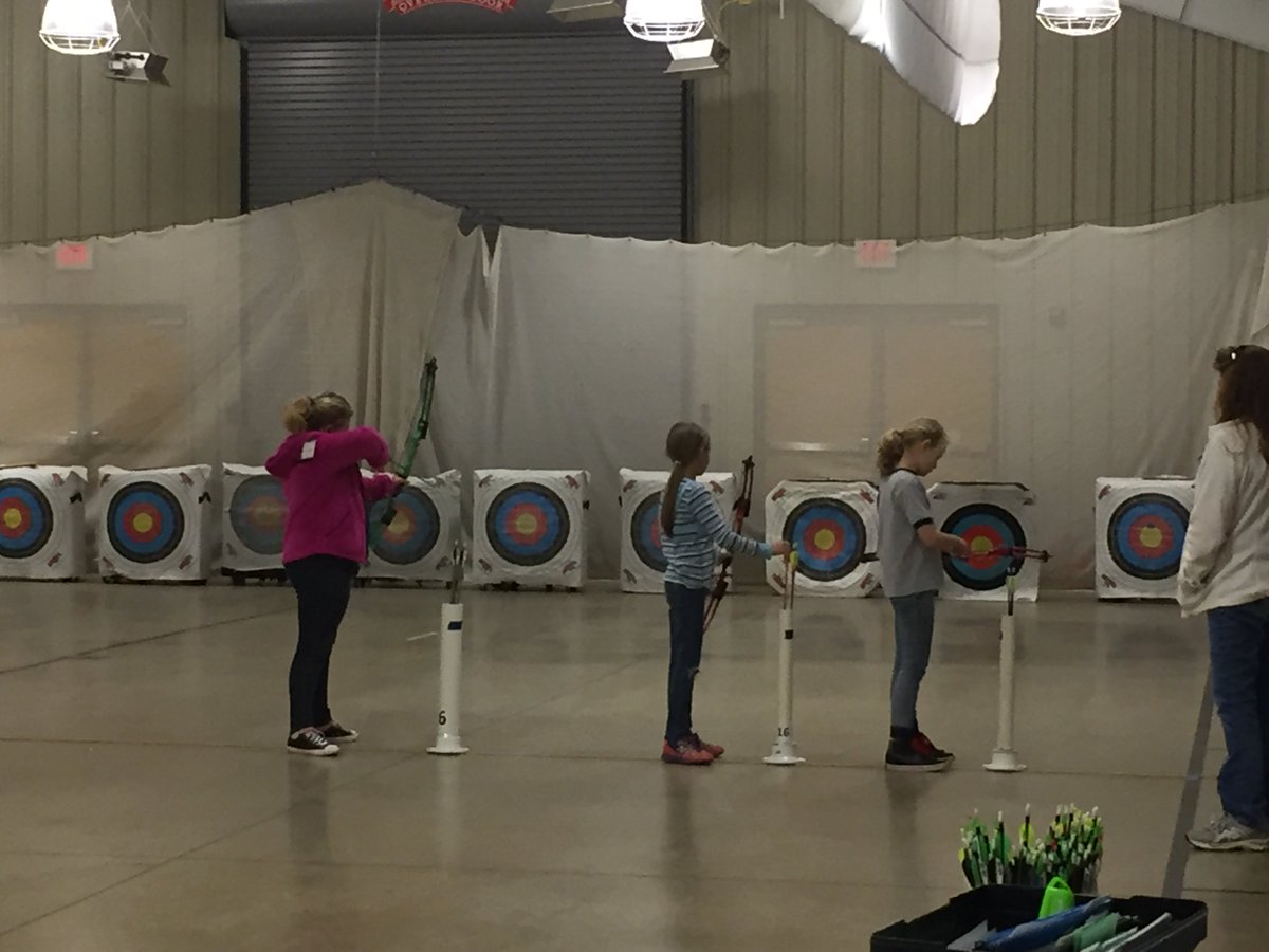 msamy4h's tweet photo. Busy night at the Extension Office - Archery, Meats Judging Practice and Chick Chain. #4Hlivestock #4H https://t.co/Sc5lwbG7xN