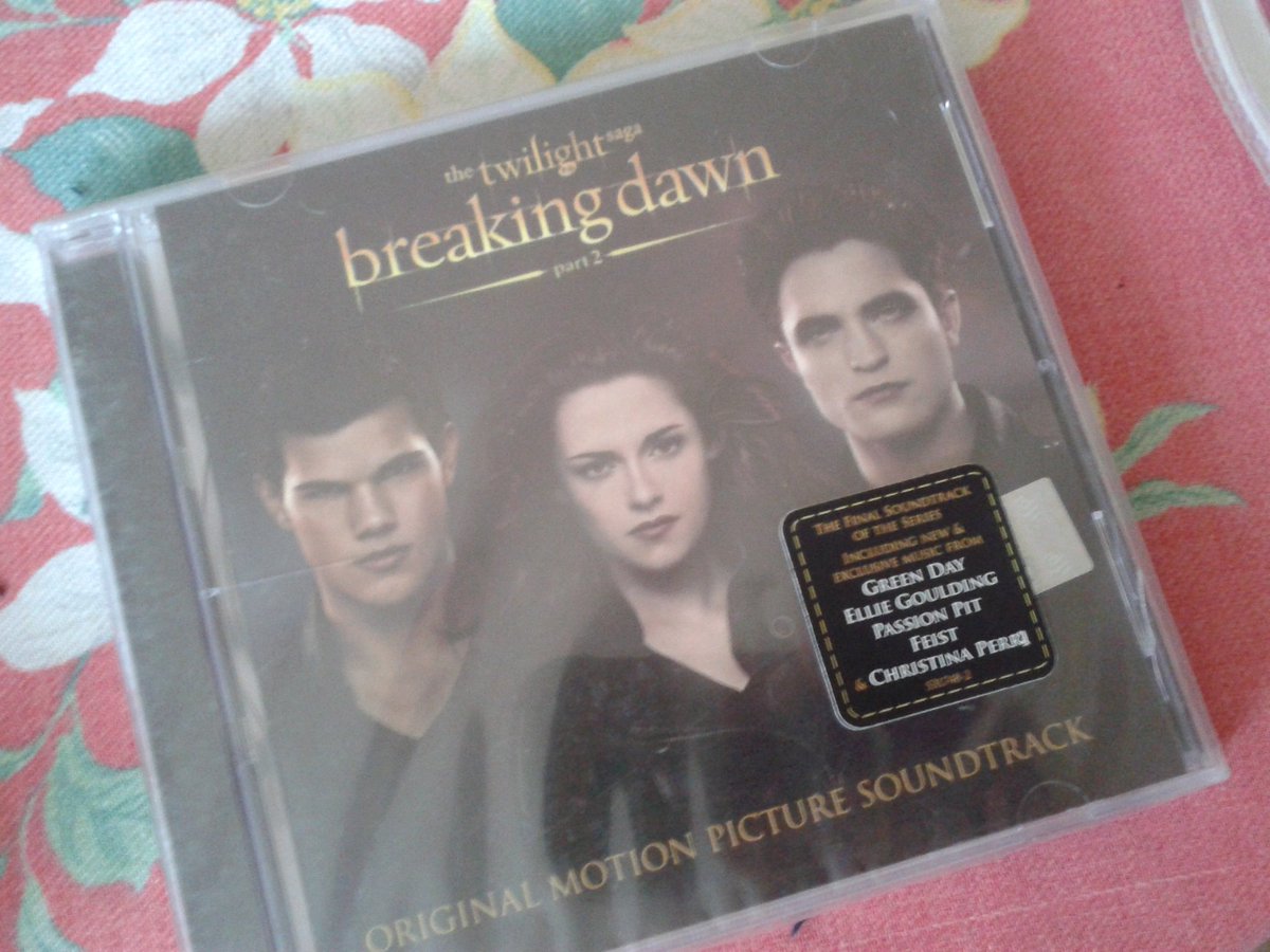 SGxMultifandom's tweet photo. Miren lo que encontré😭🙊🎉no lo pensé ni dos veces y lo compre inmediatamente, es hermoso😍💕
#AmanecerParte2 #BreakingDawnPartII #TwilightSaga https://t.co/2KYrqob6yH