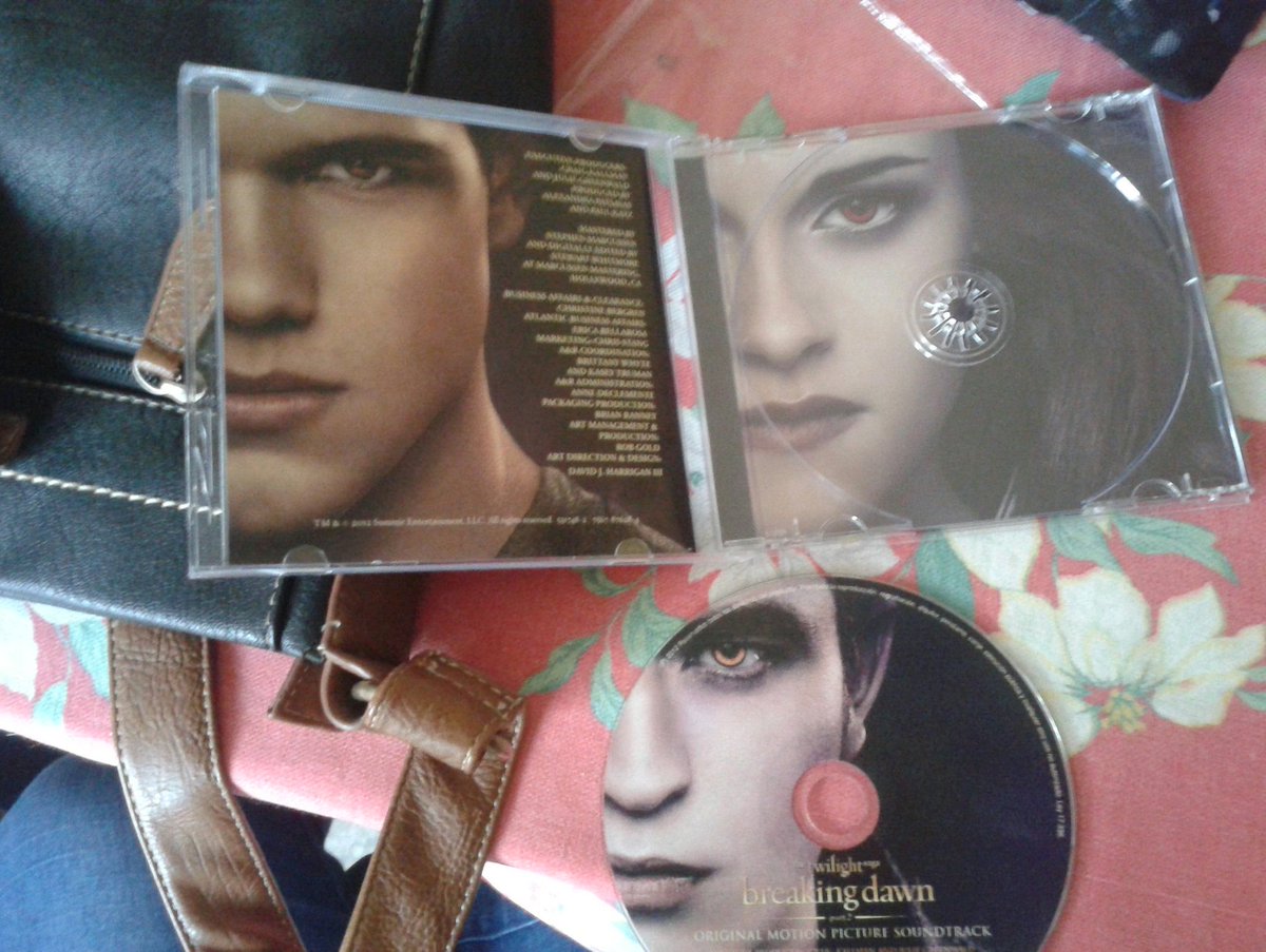 SGxMultifandom's tweet photo. Miren lo que encontré😭🙊🎉no lo pensé ni dos veces y lo compre inmediatamente, es hermoso😍💕
#AmanecerParte2 #BreakingDawnPartII #TwilightSaga https://t.co/2KYrqob6yH