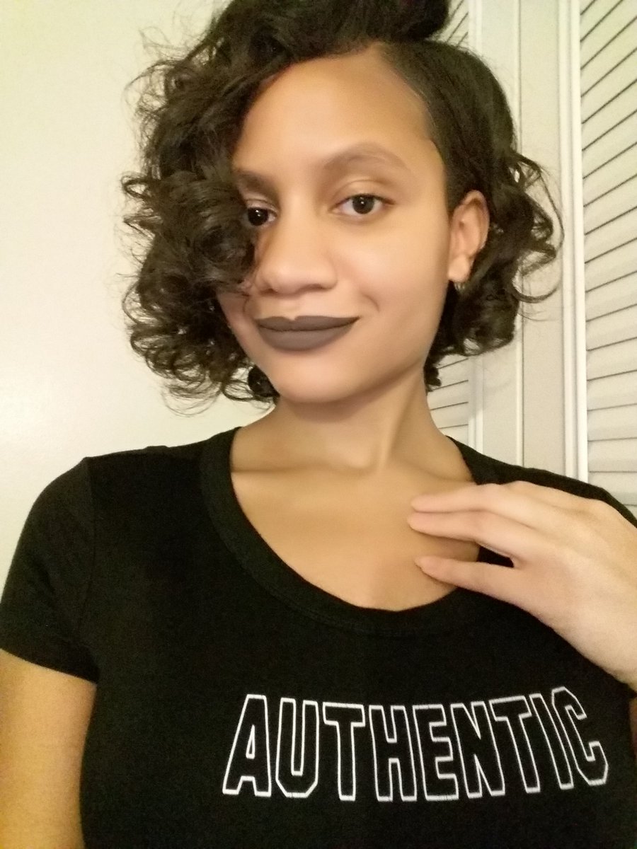 DalonAshley27's tweet photo. #Authentic #Style #GraphicTee 😎 https://t.co/IBfyQlPEkl