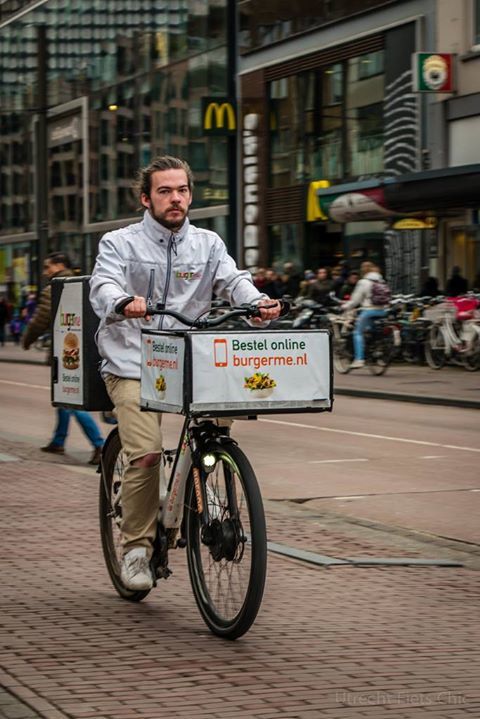 utrechtfietchic's tweet photo. Get your burgers and beer delivered by bicycle in Utrecht. <3 #UtrechtFietsChic #FietsChic #LovesBikes #CycleChic #… https://t.co/C6Gwhu1aV5
