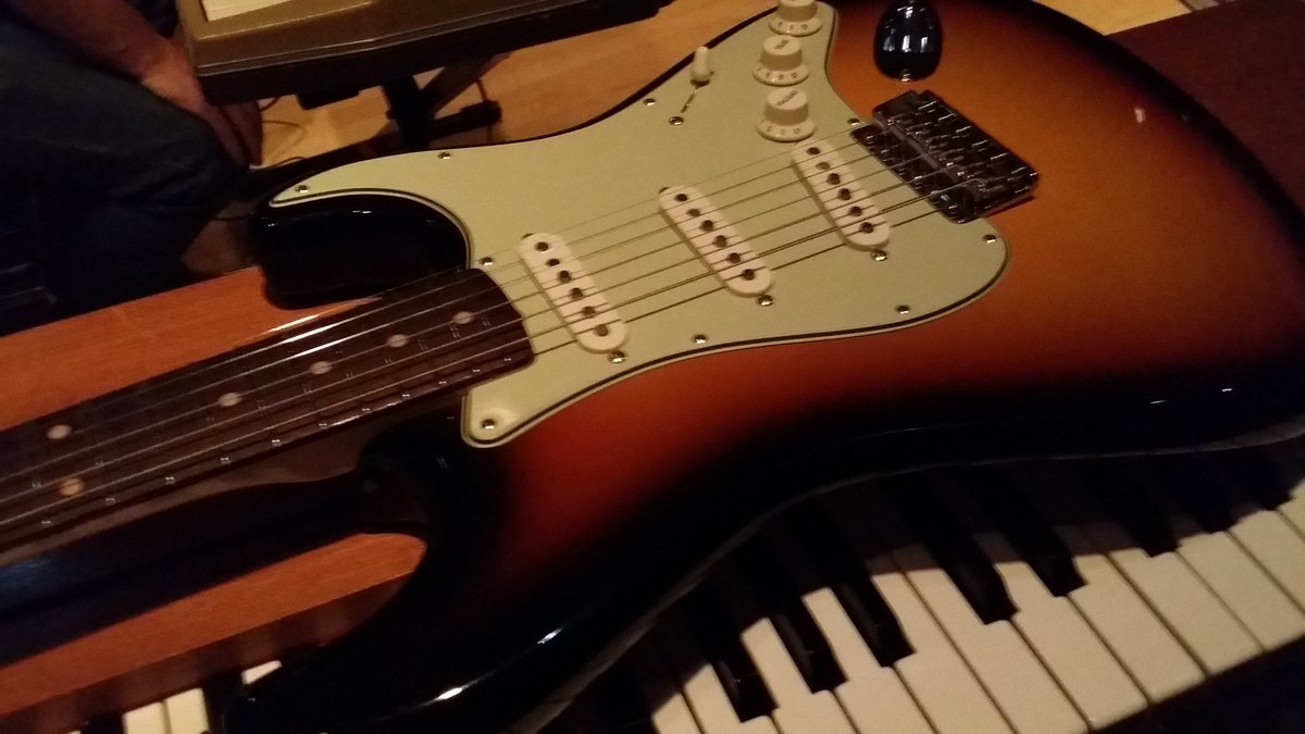 AndersonRoad606's tweet photo. Working on new tunes at #tubefistudios #americanvintage #3pc https://t.co/NltId3Loyg
