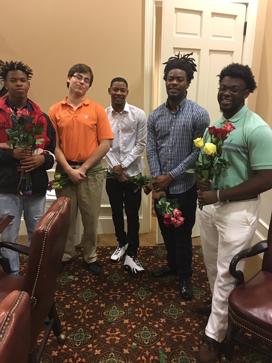 SAHSJackets's tweet photo. Couple Players (FB/BB) Decided To Stop By The Cheer Banquet Tonight To Show Their Appreciation! Thank You Ladies! #WeAreYourBiggestFans https://t.co/FR1z8uLmTI