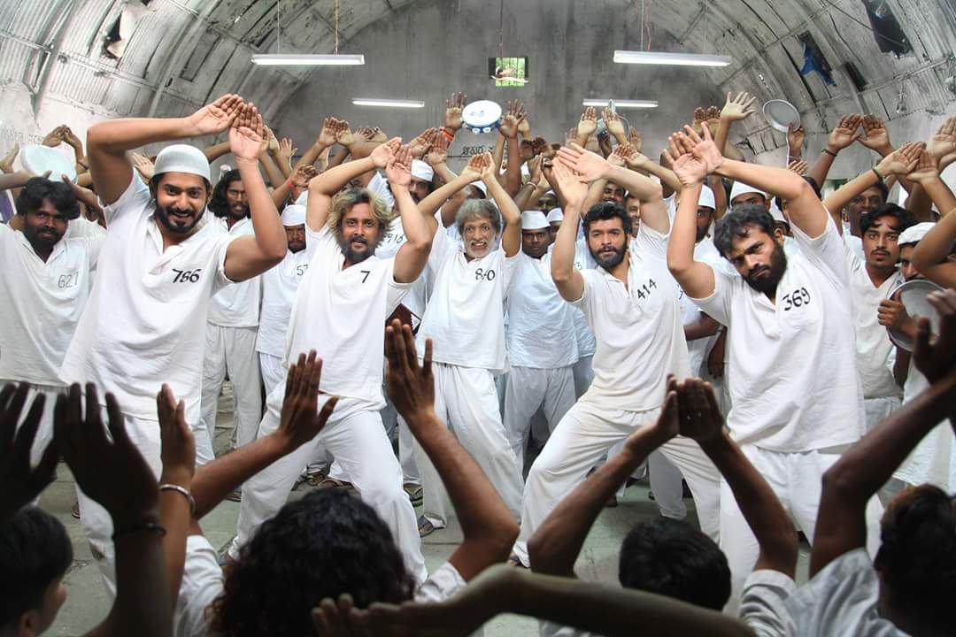 NamCinema's tweet photo. #ಅಲ್ಲಾಡ್ಸು ಅಂತ ಮೆಸೇಜು ಕೊಡುವ.. ಭಟ್ಟರ ಸಾಹಿತ್ಯದ #ಚೌಕ ಟ್ಟನ್ನು ಮೀರಿದ ಸೂಪರ್ ಹಿಟ್ ಹಾಡು..

https://t.co/RSUCq8fx6C https://t.co/RbZRisyF0P