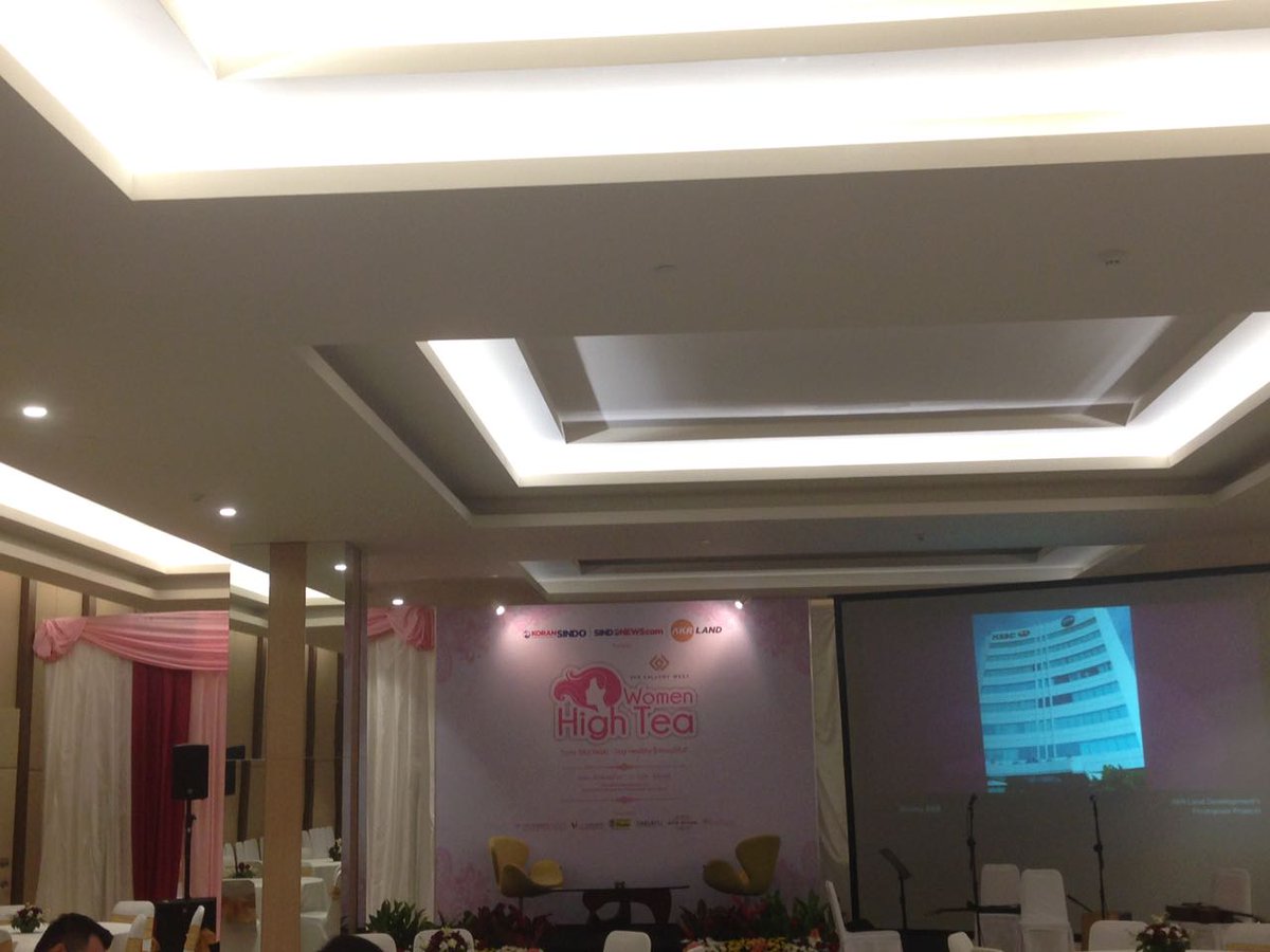 Selamat siang dari Wisma AKR Gallery West! Siang ini ada #SINDOwomenhightea