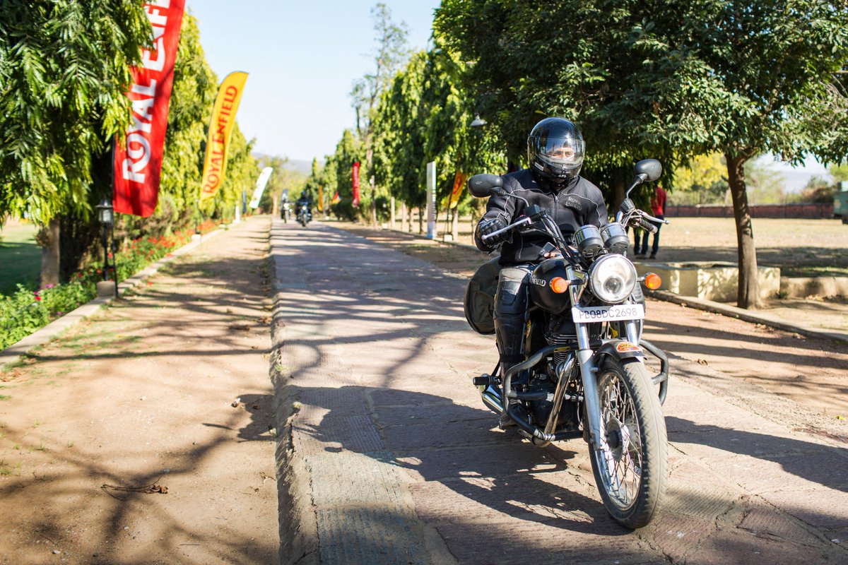 royalenfield's tweet photo. A palace from the 19th century. The erstwhile Maharaja's hunting grounds. Sariska beckons the arrival thump of #Reunion North 2017 riders. https://t.co/CoQx6nfmsD