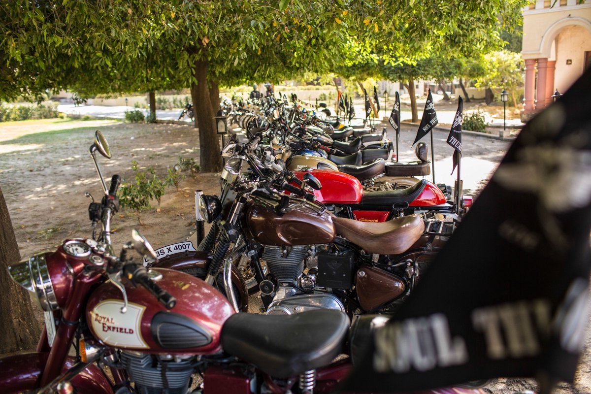 royalenfield's tweet photo. A palace from the 19th century. The erstwhile Maharaja's hunting grounds. Sariska beckons the arrival thump of #Reunion North 2017 riders. https://t.co/CoQx6nfmsD