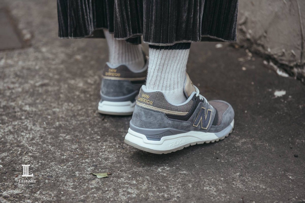 LIBRARYTAIWAN's tweet photo. 穿上別人都沒有的 New Balance 997.5
🙋就屬妳最特別👀!
▍LIBRARY 線上購買 ▍
鞋 ➟ https://t.co/FvBmNUvxWu
#nb9975 #NEWBLANCE #WL997 #OOTD #LIBRARYTAIWAN https://t.co/CrJt2dIuTF