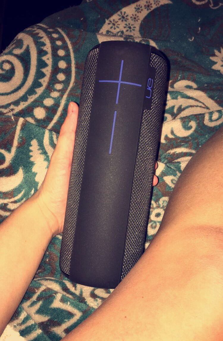 aaitken23's tweet photo. Plus I got this bad boy for pool/lake days it's waterproof & it floats! #hellosweetsummertime ☀️🌊🎶 https://t.co/CJ1PuxR2Sw
