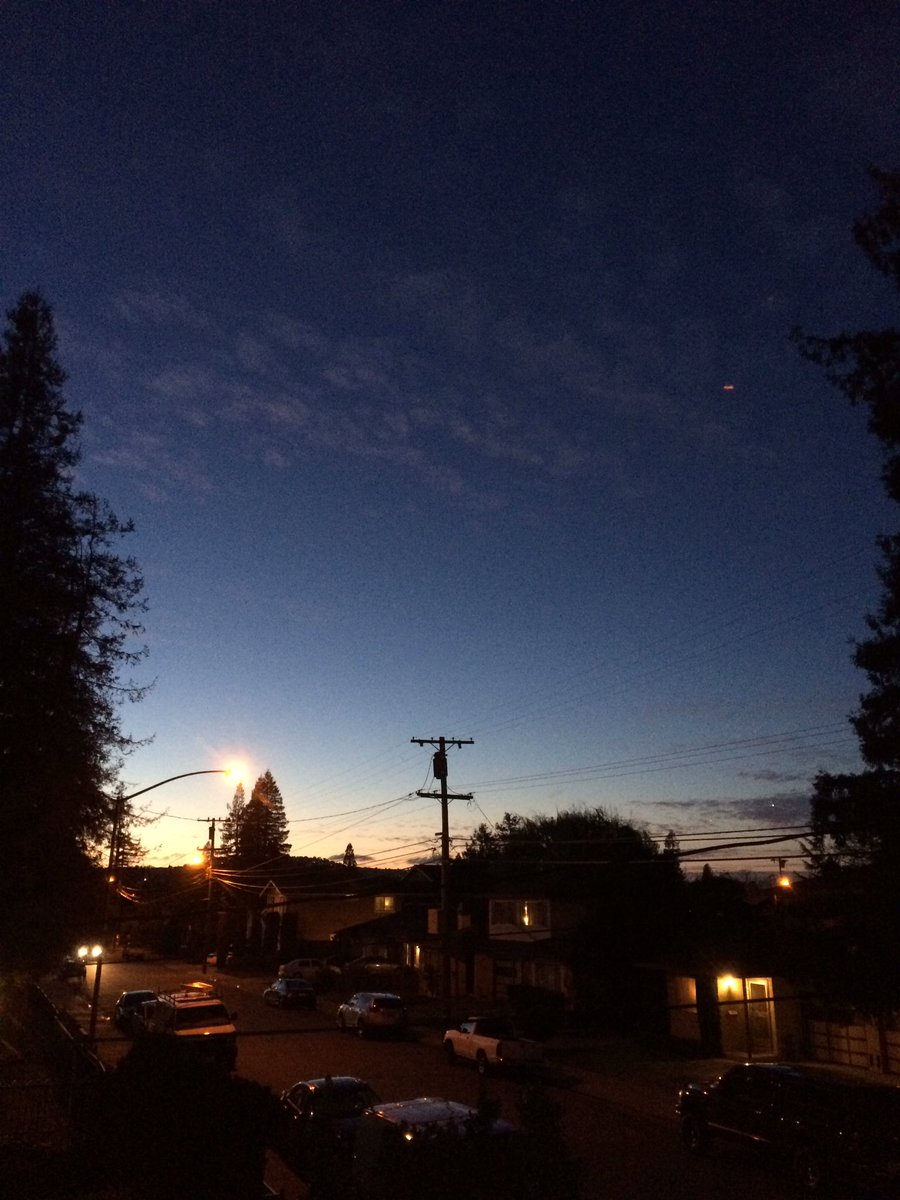 Shanai_Music's tweet photo. #BlaueStunde #BluesHour in #redwoodCity #peace #night #nature #shanai #california https://t.co/MettJoiPps