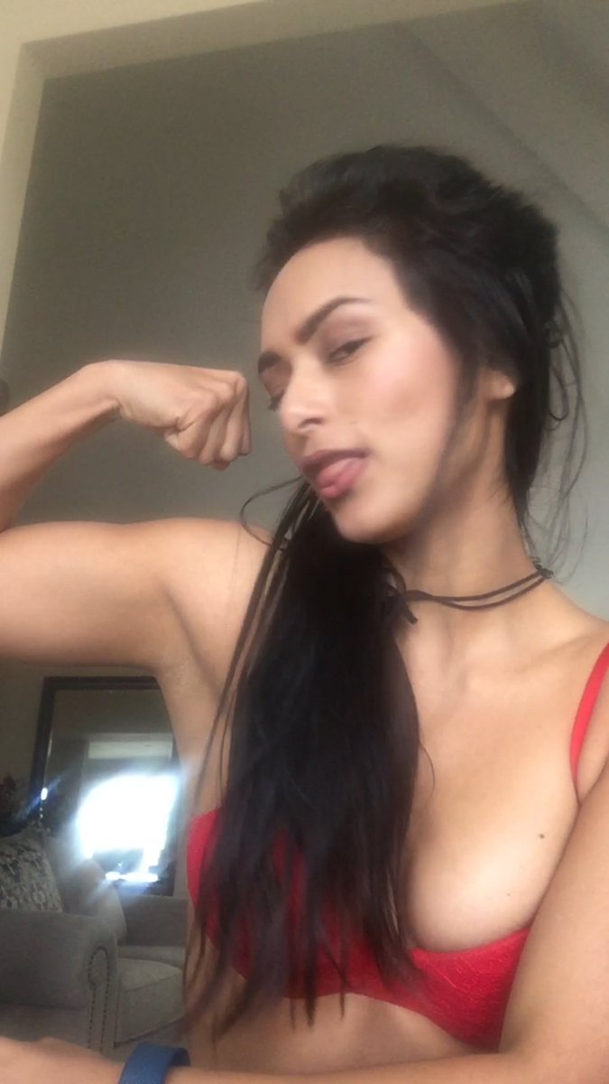FemaleKing_LA's tweet photo. I will kick your ass with my fit body then you will worship it and thank me. #FitDom #Surrender #Muscle #Abs #Prodomme https://t.co/H7yMv3XR5q