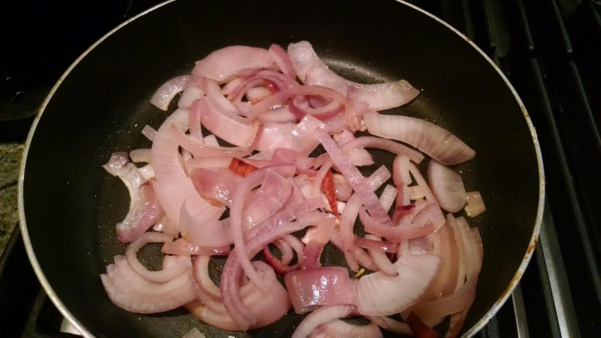 Is the Pink Onion™ really pink? You tell me #pinkonion #rosannaonions #ladyopink #pink #nofilter #onions #yummy #superfood