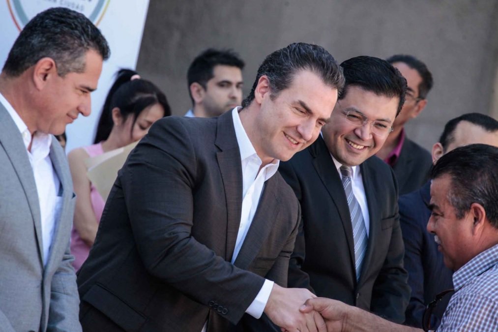 RegiandoCom's tweet photo. Entregan premios del sorteo “Regio Cumplido, Regio Ganador” https://t.co/nEPirNius5 #Monterrey #Mty #Mtyfollo #NuevoLeón #México https://t.co/O8elnSldrx