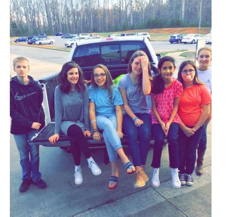 SouthernAMiddle's tweet photo. AYLA Ss sponsored a canned food drive @ SMS. Ss brought in 830 items for SAFE Food pantry! Great community service project #samstigerpride π― https://t.co/riPIHXUSgQ