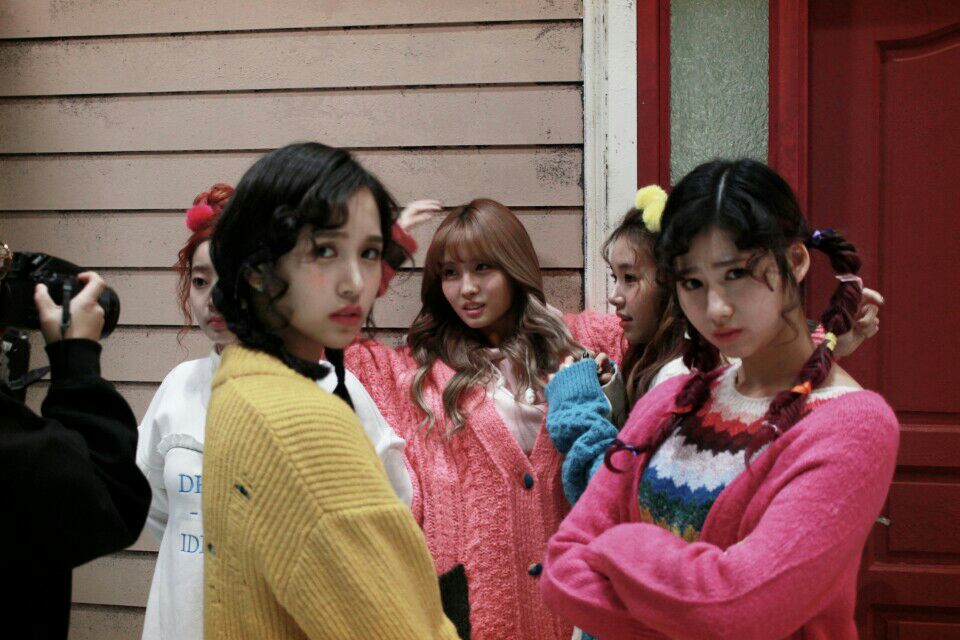 Twice Global Pic Naver Starcast Update Twice Knock Knock M V Behind 4 Twice 트와이스 Knockknock T Co Xenc1tduo3 T Co 8wcmdu9pyi