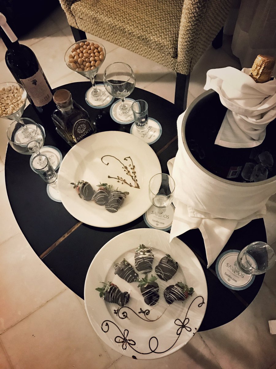 Cale_White's tweet photo. Icing on @PaulaXBW birthday trip. Creating a feeling never to forget. Mucho gracias to Enrico and team
@SandosPlayacar https://t.co/EyxT4LndpE