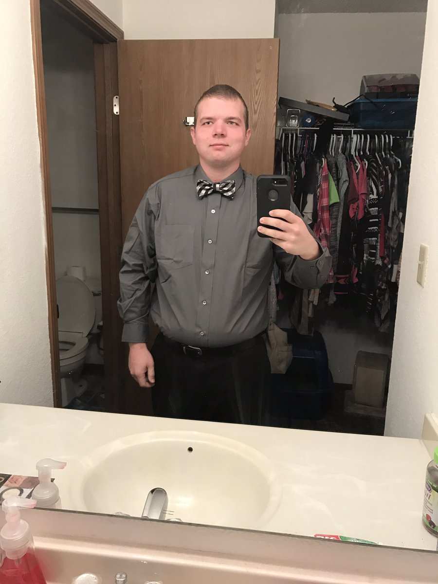 travismryan's tweet photo. I like to think I rocked, or should I say ROLLED this bow tie at @ValleyfairMN today!! #FeelingDapper #BestDayEver #VFBestDay https://t.co/vSn2KdijJK