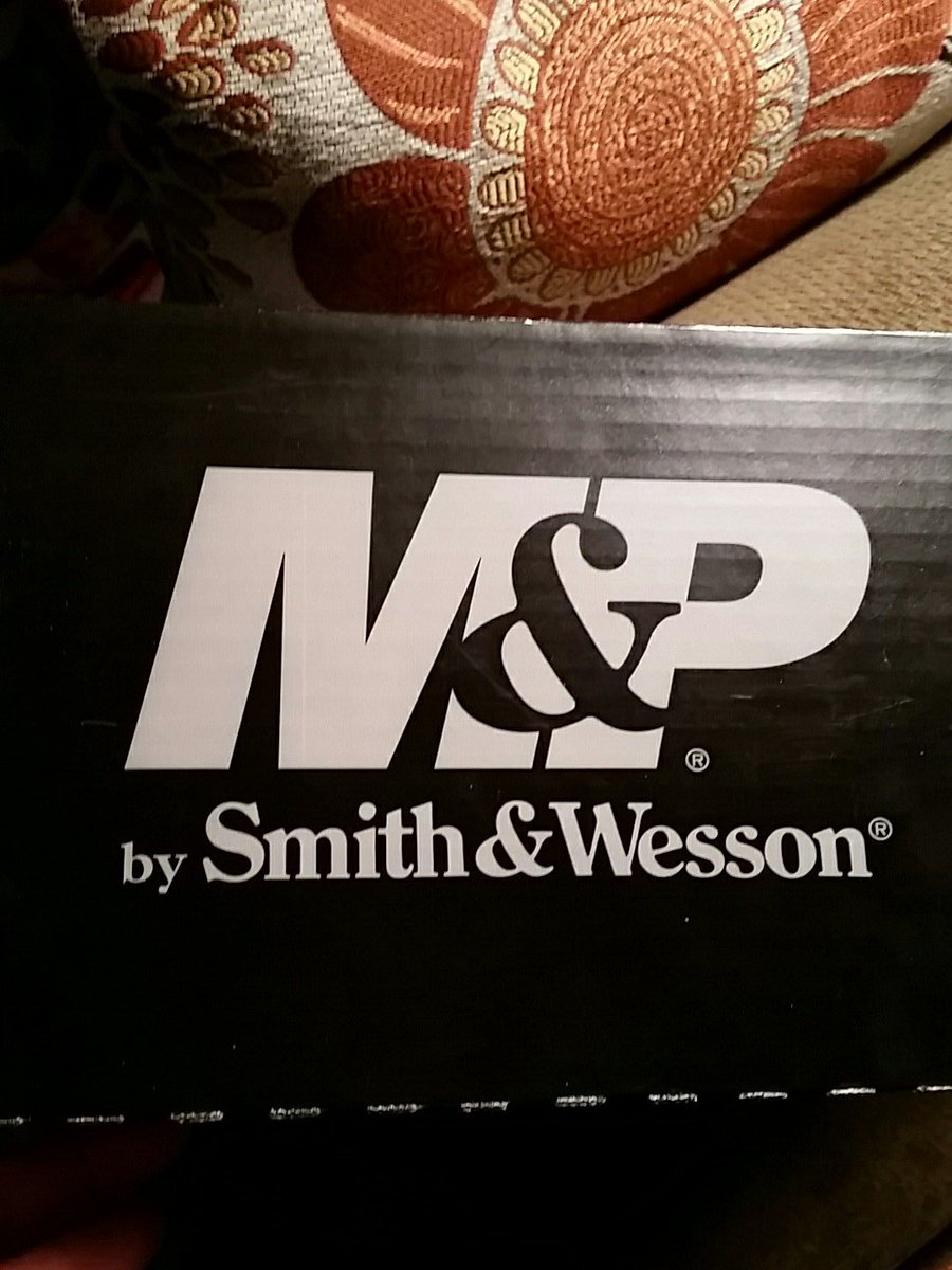 johnnysguns's tweet photo. Coming soon review of S&amp;W M&amp;P Shield 40. Cal. https://t.co/SPminqva6q
