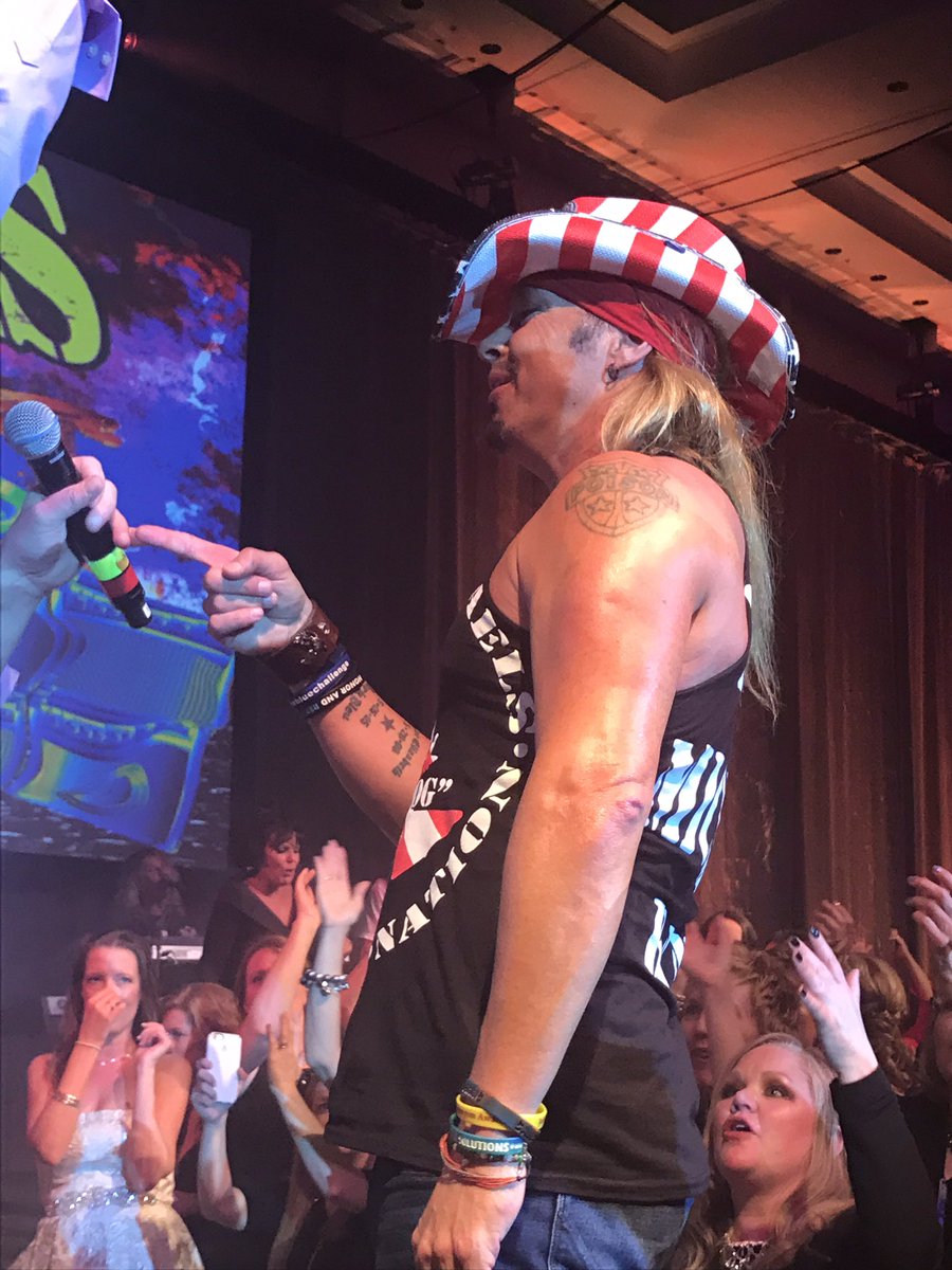 Thank you for a fabulous show &amp; for raising $ for an important cause, JDRF! Had a blast!! 🎸🎸❤❤ <a href="/bretmichaels/">Bret Michaels</a> <a href="/mark_mcgrath/">Mark McGrath</a> #JDRF20years