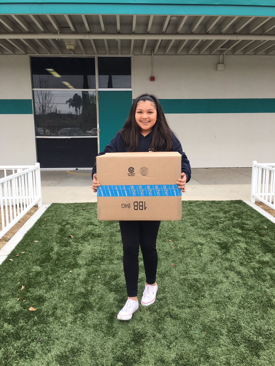sinaloasabers's tweet photo. Community Leadership English students loading up 920 books to donate to @ParkViewEl 😊 https://t.co/ePIPcLCaIc
