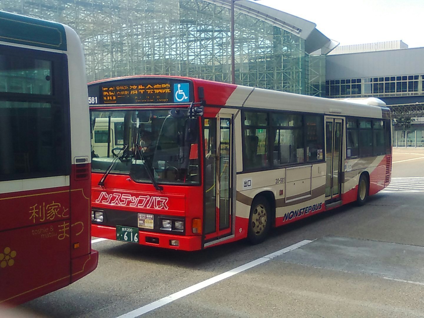 いではじめｰ3 2月28日北陸鉄道グループバス 北鉄金沢バス中央支所 金沢0か616車 ｰ581号車 56系統 西部緑地公園 済生会病院行き 北陸鉄道バス東部支所 金沢0か611車 35ｰ309号車 92系統朝霧台行き 北陸鉄道バス南部支所 石川0か577車 18ｰ1号車