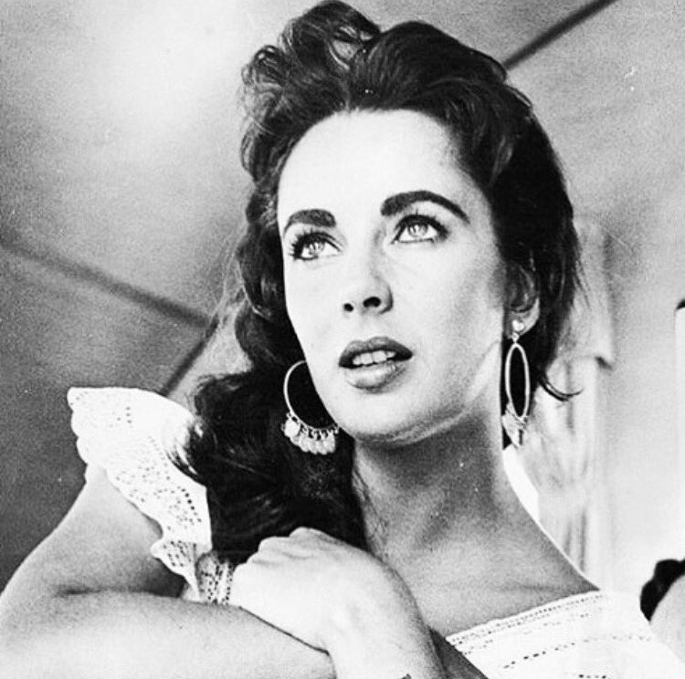 Happy birthday to Elizabeth Taylor, who would have been 85 today. 