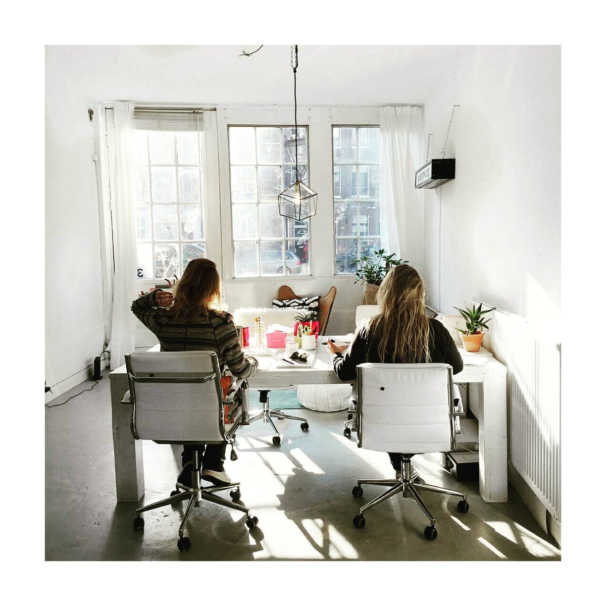 HumbleWrks's tweet photo. A #positive #workenvironment makes employees feel good about coming to work. #motivation ⚡⚡⚡#hashtagworkmode 📸 https://t.co/d1YKzTAmIc