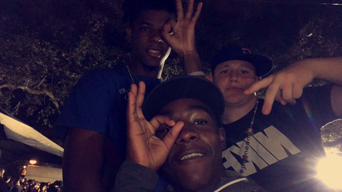 1laboat's tweet photo. city was lit w my dudes🤙🏽 @johnpearsall__ @__bjj https://t.co/tiNzZaMKBv