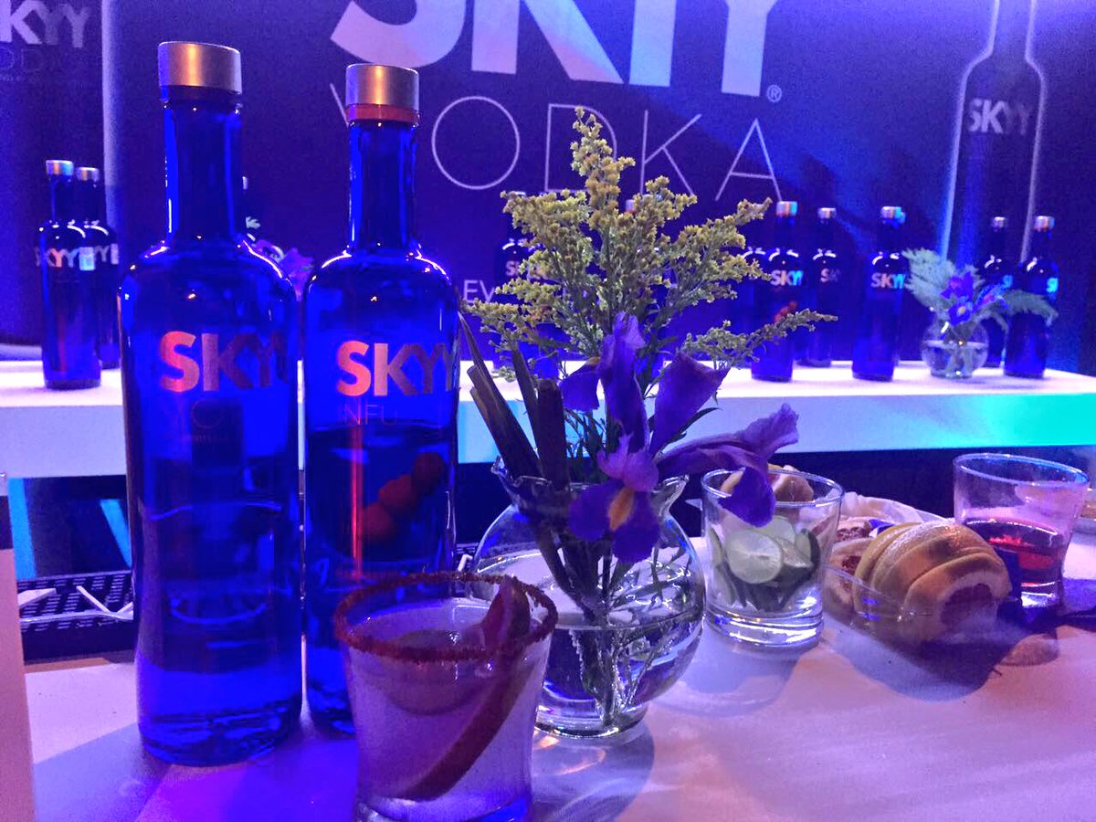 sabormexico's tweet image. Arte + Coctelería asi la noche con @LaEuropeaMexico disfrutando de exposicion de Stanley Kubrick en la Cineteca Nacional y #VodkaCollection