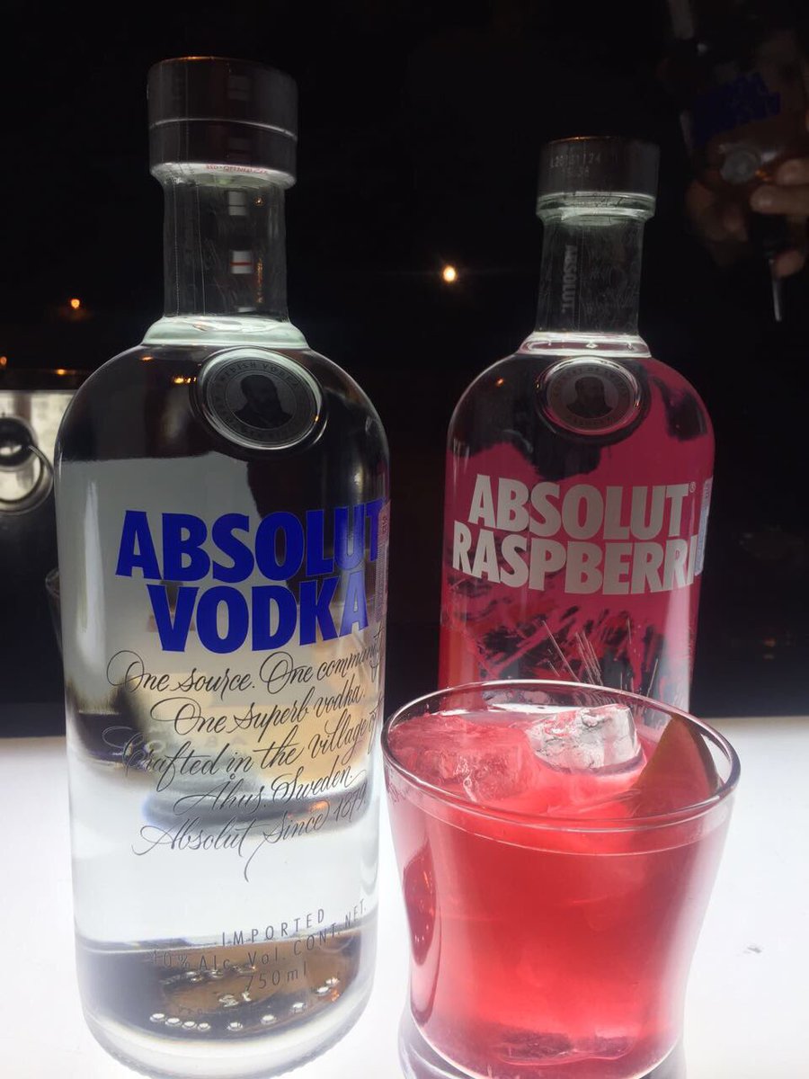 sabormexico's tweet image. Arte + Coctelería asi la noche con @LaEuropeaMexico disfrutando de exposicion de Stanley Kubrick en la Cineteca Nacional y #VodkaCollection