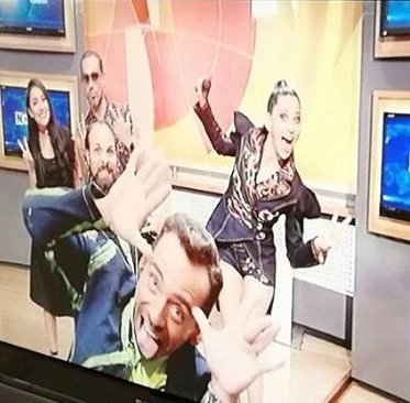 Rana_FansO's tweet photo. Excelente inicio de semana, disfruten😄🌟 #ReneOrtíz #RanaFans #FabuFans #friends #diversión #fabulosos90s https://t.co/yB6xQ9VfjQ