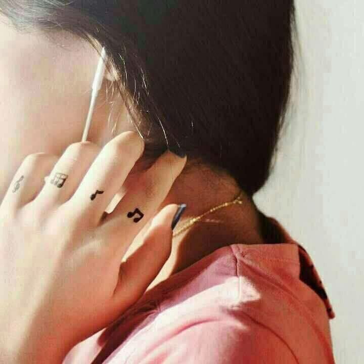 لا تبكي على كأس انكسر
ولا تيأس على قلب من حجر
ولا تشفع لمن حان يوما او غدر
ولا تقل رحل #حبيبي💔
بل قل من كان ملاكا في عيني 
عاد إلى طباع لبشر