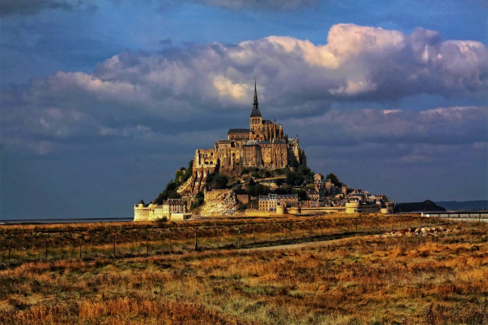lifefrance's tweet photo. Daily #French #photooftheday magnificent Mont st Michel - a medieval skyscraper and a wonder of the world... https://t.co/fwoiBveQF1