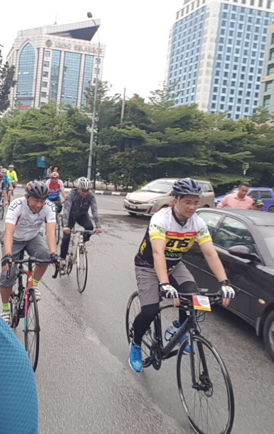 hisham_ghouth69's tweet photo. Berbasikal bersama YAB DS @AzminAli & team Pej MB Sgor di sekitar Shah Alam
#pakkhalid
#drfaiz
#hilmanidham https://t.co/dZv5XvwUn8