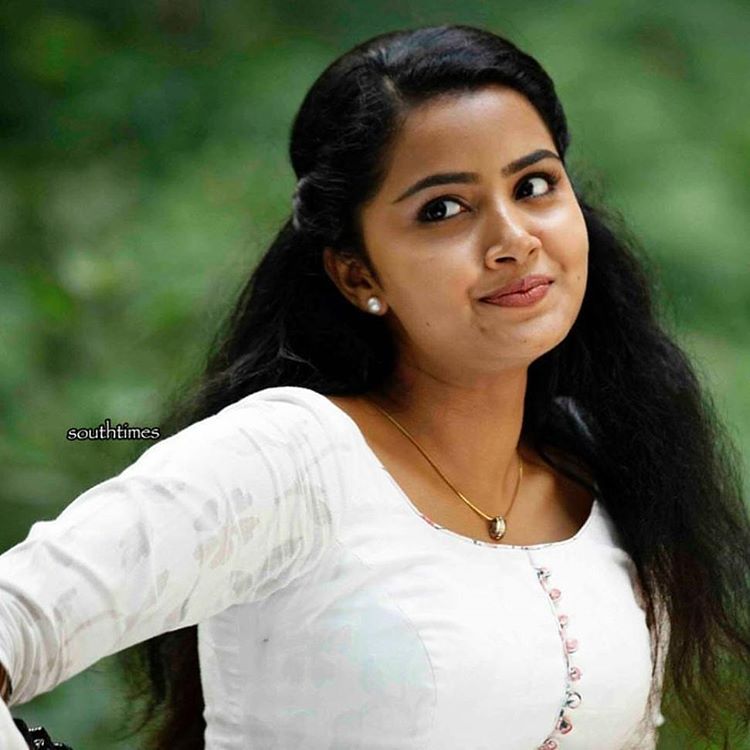 Harinani_'s tweet photo. In a world
full of
temporary things..
You are
a perpetual
feeling..
Love yew to the ∞ and beyond!
Love u @anupamahere 😍💗
#DHFA https://t.co/hptoL1DhOI