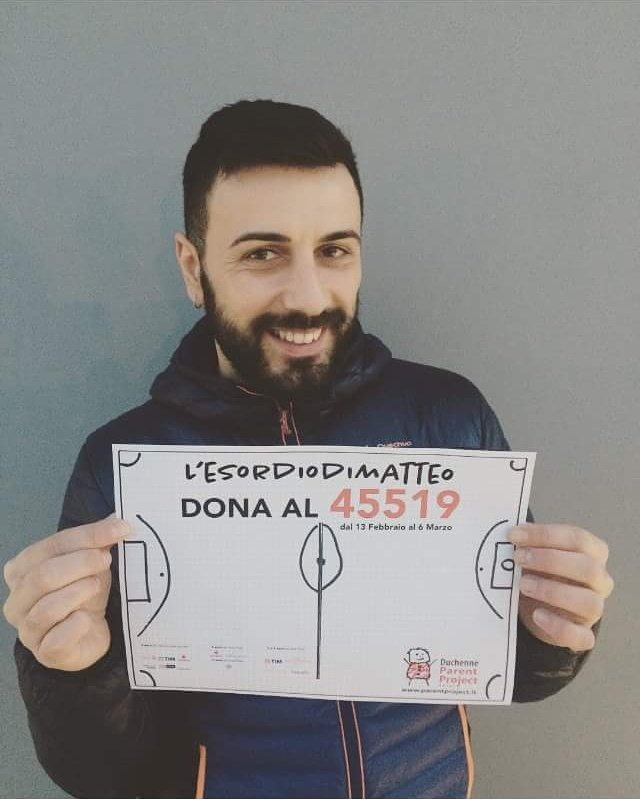 Parent_Project's tweet photo. #MarcoBasile è al fianco di #ParentProject nella campagna #esordiodimatteo ! Doniamo anche oggi al 45519! https://t.co/5U2HQ4dFnF