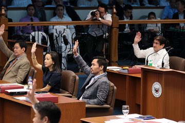 DukeOfMetrics's tweet photo. Pacquiao will eventually go down in Senate history as having made a lot of MOVES.

"I move to declare..."

😂 https://t.co/eqRQKOH6l5